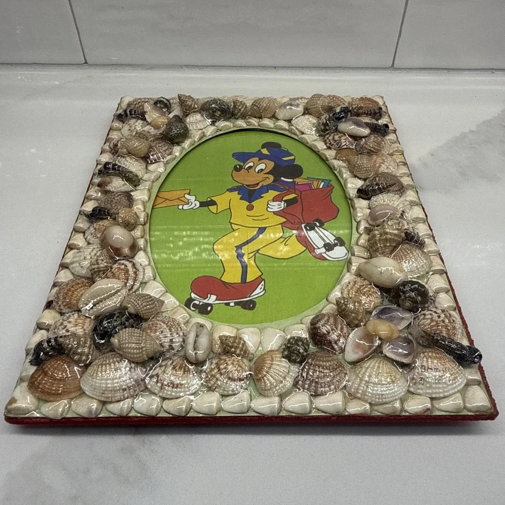 Vintage Ocean Shell Picture Frame Fits Oval 4X6 Photos - Frame Size 9.25